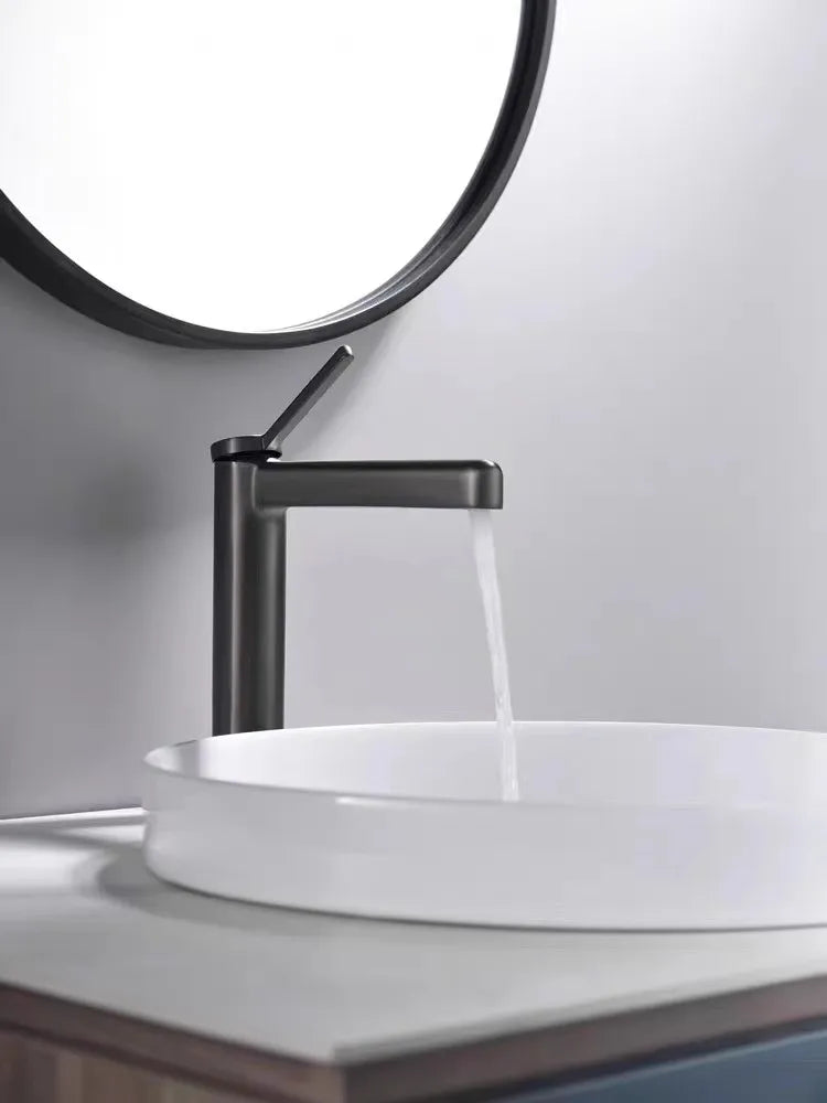 LEEGO BATHROOM FAUCET single handle single-function Hot and cold water switch